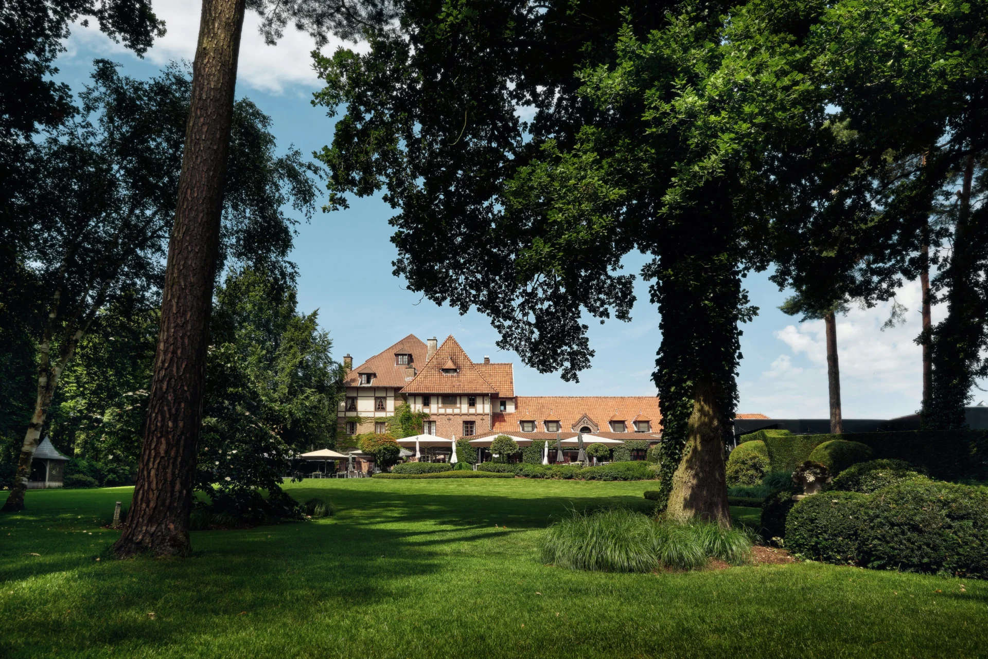 domaine_la_butte_aux_bois_lanaken_belgien_belgium_garten_wiese_48371581321_o