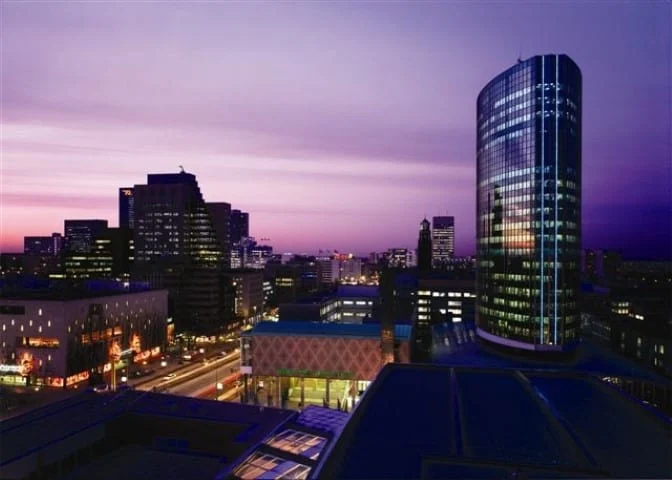 Buitenzijde Postillion Convention Centre WTC Rotterdam by night