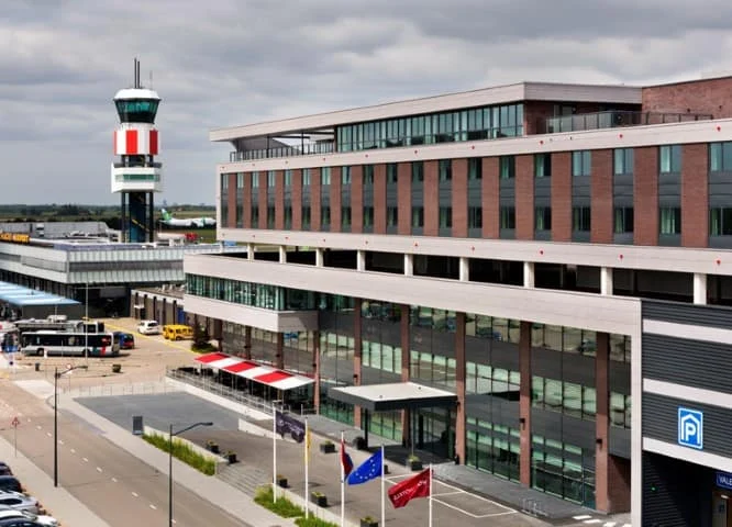 20150806154715_770x555_worldhotelwings_exterior_7978 (Small)