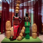 Meredith Joeroeja, Akare, 2025, installatiefoto Wi Sranan bij Museum Cobra. Foto: LNDWstudio